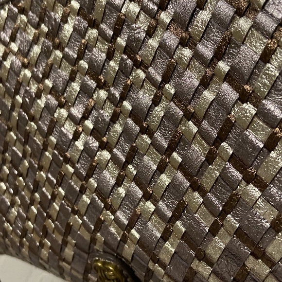 Elliot Lucca~Vtg~Metallic~Bronze/Gold/Taupe~Woven~Soft Leather~Crossbody~Handbag - Picture 3 of 16
